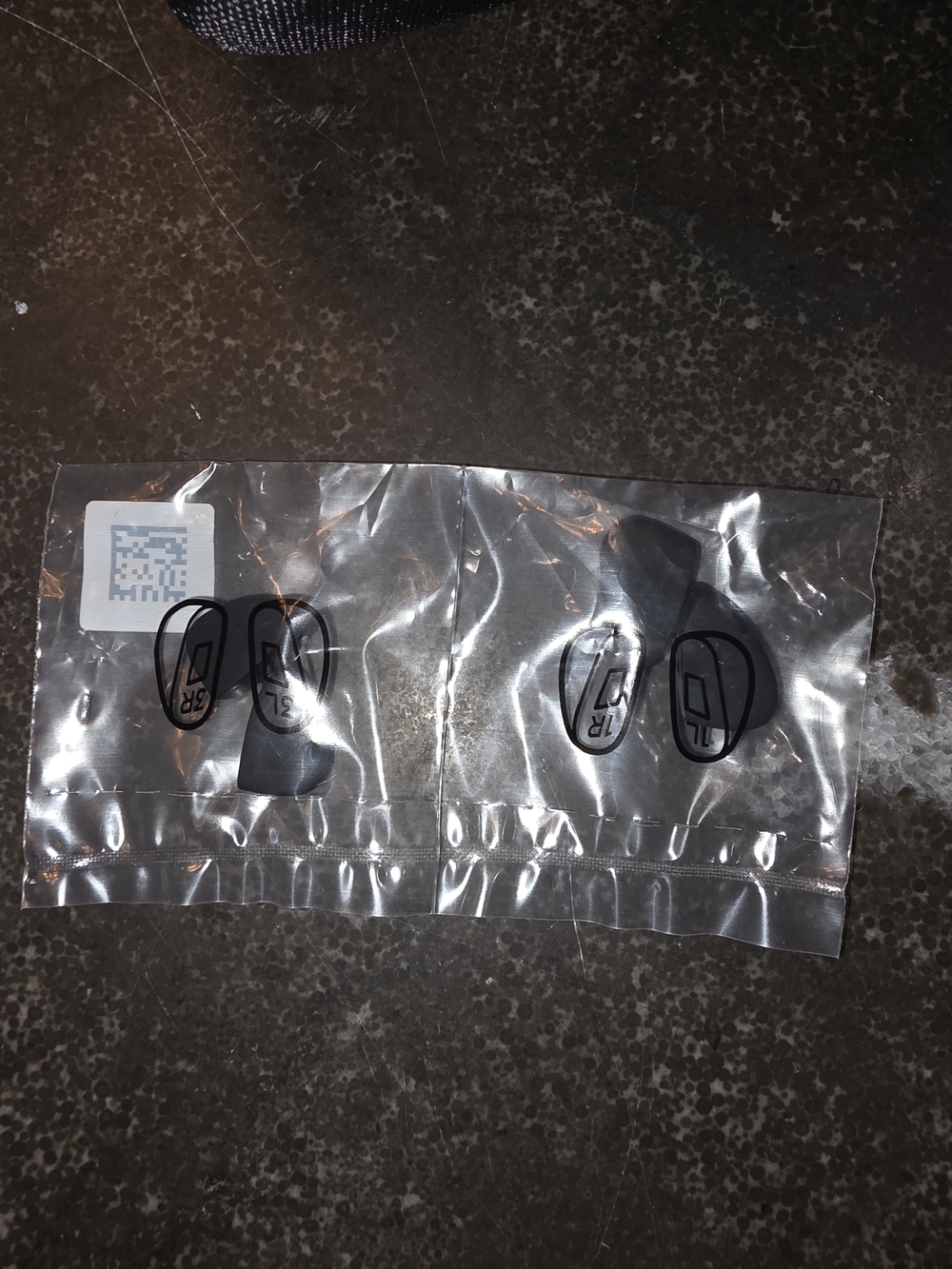 Bose Black Sunglasses with Protective Case - Picture 5 of 12